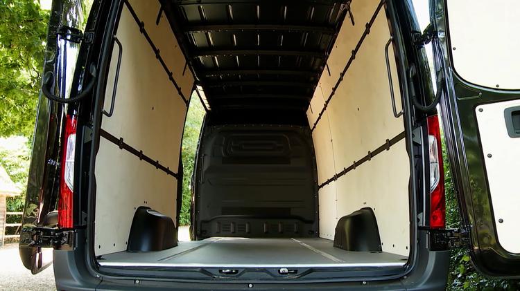 MERCEDES-BENZ SPRINTER 315CDI L2 DIESEL RWD 3.5t H2 Pro Van